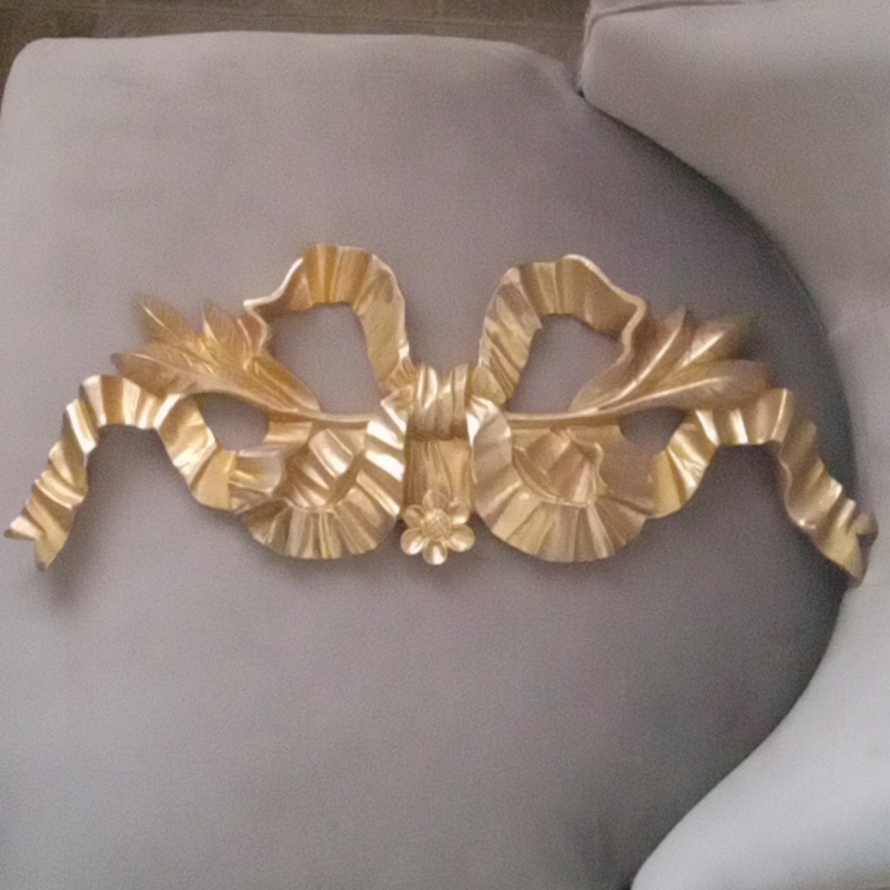 New!Ashland French Manor Romantic Gold Bow